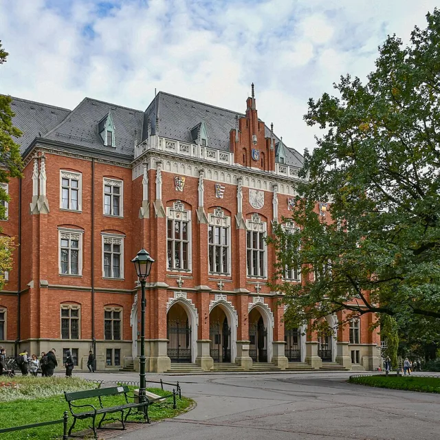 Collegium Novum in Krakow: façade, aula and room 56