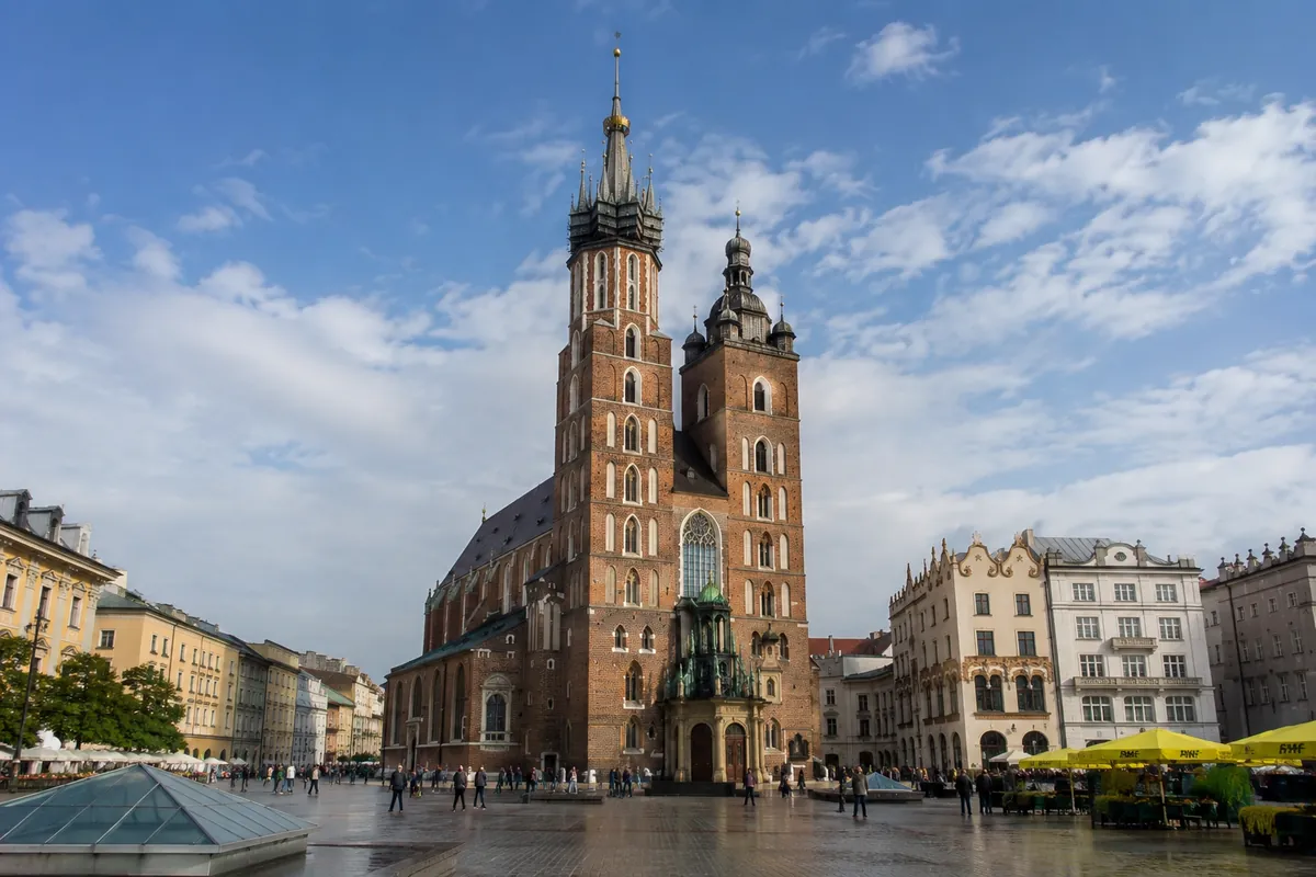 St. Mary's Basilica: Krakow's Gothic Marvel